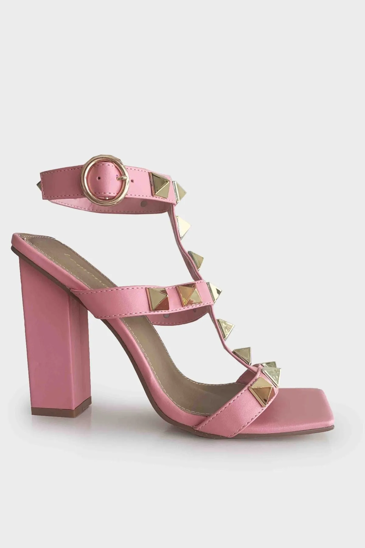 All Eyes On You Rockstud Heels Sandals Pink