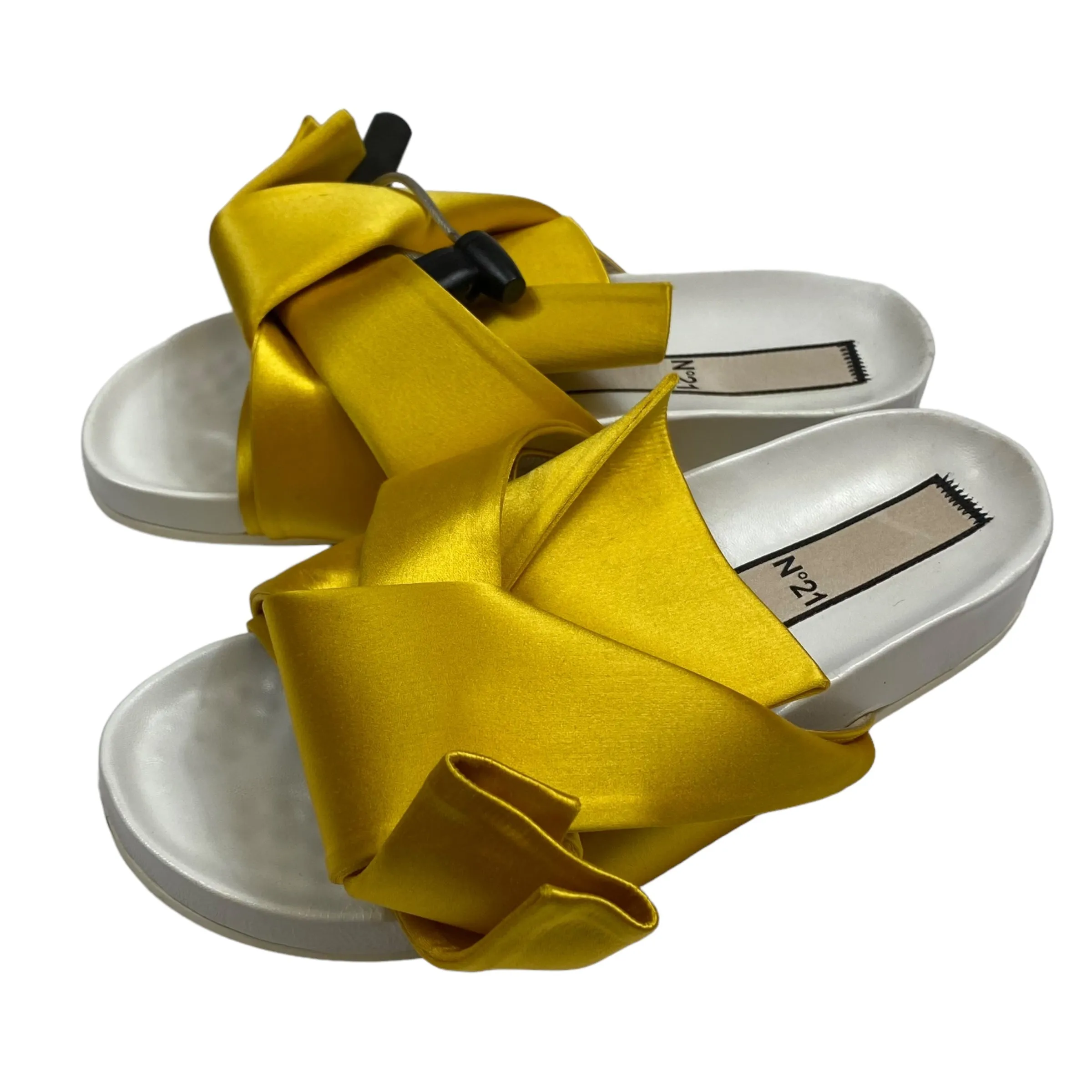 Sandals Flats By No. 21  Size: 5.5
