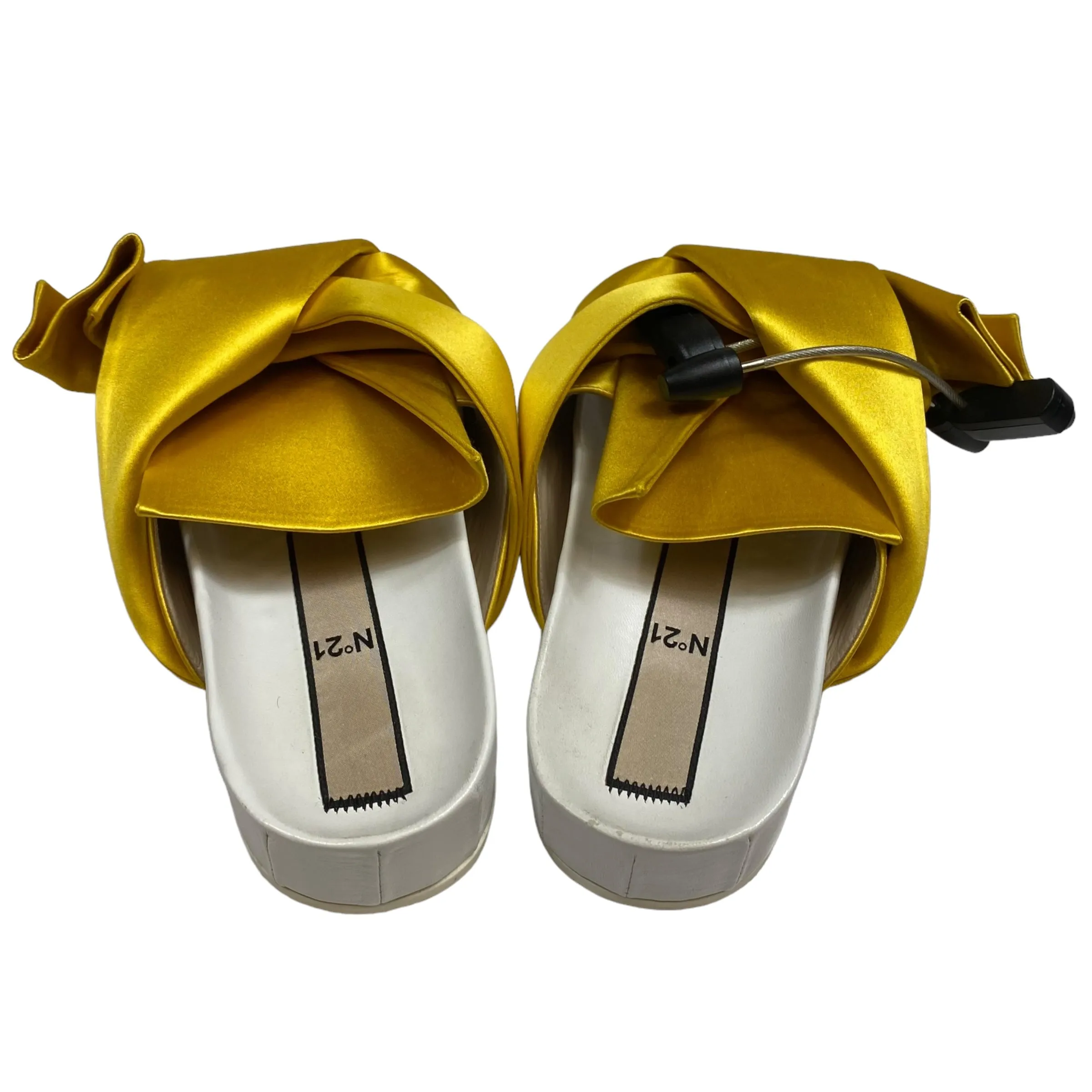 Sandals Flats By No. 21  Size: 5.5