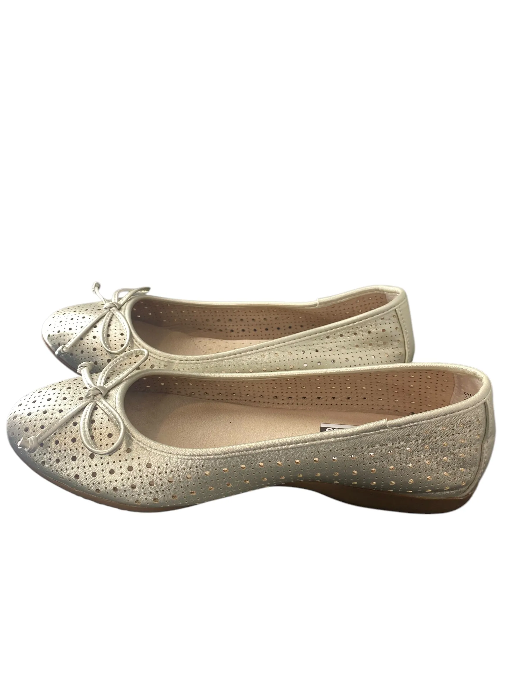 Shoes Flats By Clothes Mentor In Gold, Size: 9