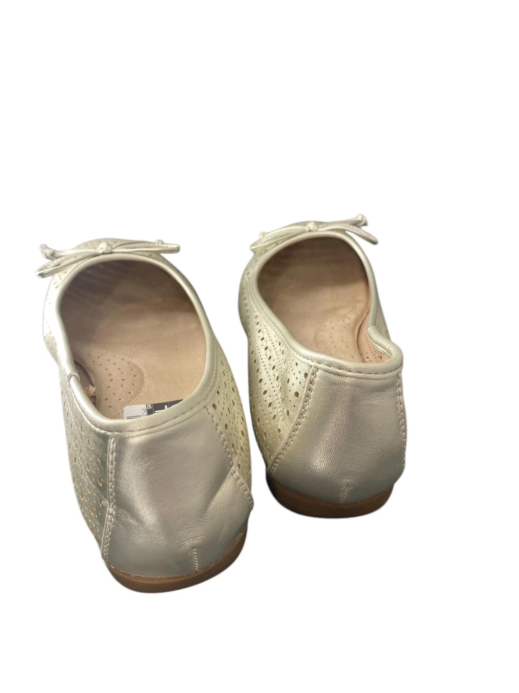 Shoes Flats By Clothes Mentor In Gold, Size: 9